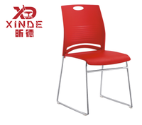 Chaise de bureau ergonomique personnalisée à succès avec structure en PP, base en acier et dossier en maille, style chaise de direction, en stock