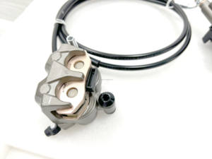 Freins arrière modifiés Ultra Bee pour Talaria MX4/MX5/XXX - Kit <span class=keywords><strong>de</strong></span> <span class=keywords><strong>frein</strong></span> arrière compatible (étriers arrière, disques, supports) - Product Image 3