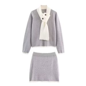 Conjunto de Punto para Mujer, Estilo Invernal, Moderno, Elegante y Versátil, con Bufanda Decorativa y Bloques de Color - Product Image 2