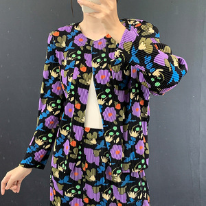 ชุดเซ็ตสองชิ้นสไตล์ลำลองจีบพลีท Miyake สำหรับผู้หญิง คอลเลคชั่นใหม่ปี 2026 เสื้อคลุมแขนยาวผ้าหนาคุณภาพสูง + กระโปรงทรงสอบเข้ารูป ชุดฤดูร้อน - Product Image 4