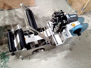 <span class=keywords><strong>Machine</strong></span> d'étiquetage semi-automatique pour flacons ronds cosmétiques, vin, date, codeur de lot, étiquettes - Product Image 5