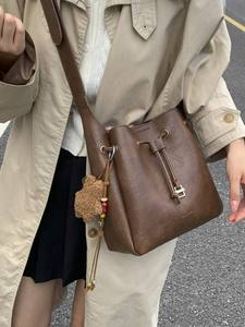 High quality women's luxury single shoulder <b>handbag</b> with fashionable design, women's bucket bag - Product Image 4