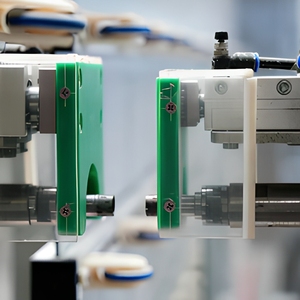 Machine <span class=keywords><strong>de</strong></span> perçage verticale compacte <span class=keywords><strong>de</strong></span> précision industrielle pour verre, perceuse-fraiseuse pour verre, machine <span class=keywords><strong>de</strong></span> perçage <span class=keywords><strong>de</strong></span> verre pour instruments scientifiques - Product Image 5