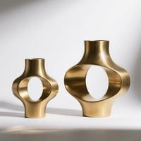 Usine personnalisée moderne luxe ornements en métal Art abstrait Unique créatif inoxydable décoration de la maison en laiton Vase chandelier