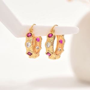 ต่างหูทรงห่วงสไตล์ยุโรป-อเมริกัน ดีไซน์เรขาคณิต ชุบทอง ทำจากโลหะผสมทองแดง ประดับเพชรซิร์คอนแบบฝังละเอียด - Product Image 1