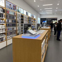 Présentoir interactif intelligent pour lunettes IA – Vitrine haut de gamme personnalisée pour la présentation d'électronique