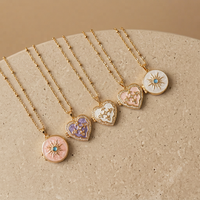 Nouvelles Colliers N76Y en Laiton Plaqué Or, Médaillons Photo Ouvertables, Émail Motif Soleil Fleur de Lys, Incrustation de Cristal, Bijoux pour Usage Quotidien