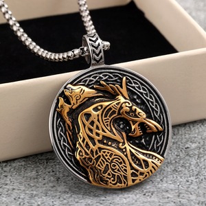 Yunnique – pendentif en acier inoxydable pour hommes, collier loup celtique, design animal double face, bijoux cadeau - Product Image 2