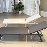 Chaise longue de piscine avec siège en toile et dossier réglable pour terrasse extérieure