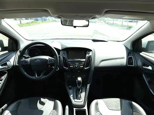 Auto Usado Barato, Ford Focus 2015, Gasolina, 4 Puertas, 5 Plazas, HATCHBACK, 1.0L GTDi EcoBoost 125 Super Power Style, Automático, en Stock - Product Image 6