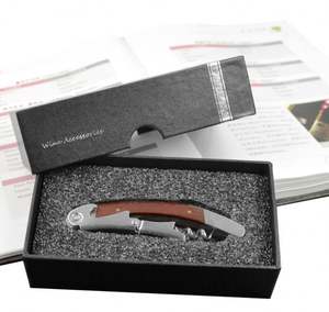 Tire-bouchon classique en acier inoxydable avec manche en bois, ouvre-bouteille écologique et coupe-capsule pour usage domestique - Product Image 3