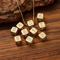 Bijoux de mode colliers faisant initiale or diamant personnalisé plaqué 18k m alphabet numéro lettre pendentif à breloque pour les femmes