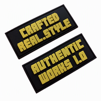 Étiquettes principales en caoutchouc écologiques avec logo en relief 3D et bord coupé droit pour accessoires vestimentaires (étiquette de vêtement)