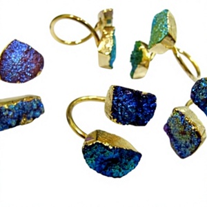 Bague en titane naturel avec double pierre Druzy colorée, plaquée or 24 carats, pierre précieuse Druzy - Product Image 1