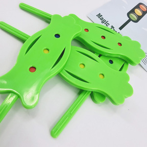 JELO Venta directa Semáforo en forma de plátano Accesorios mágicos Único Nuevo Primer plano Intermitente Juguetes mágicos - Product Image 6