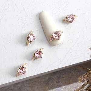 Vente en gros d'<span class=keywords><strong>ongles</strong></span> en forme de cœur 3D Love Rhinestone <span class=keywords><strong>rouge</strong></span> rose vert goujons diamants forets en alliage de métal manucure bricolage déco outils - Product Image 3