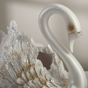 Adorno Moderno Minimalista de Cisne en Resina Gris y Blanca, Decoración para Bodas, Regalo para el Hogar - Product Image 4