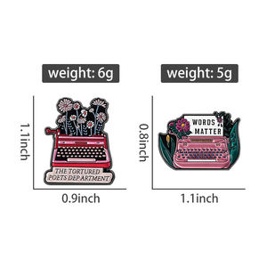 Lo smalto della macchina da scrivere di fiori di moda spilla le parole del dipartimento dei poeti torturati importa spille distintivo gioielli regalo - Product Image 6