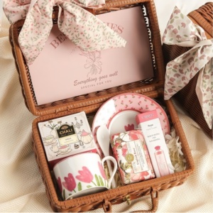 Set Hadiah Pernikahan Terlaris Keranjang Rotan Premium Set Cangkir dan Piring Vintage Kotak Hadiah Pernikahan - Product Image 3