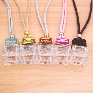 10ml özel kişiselleştirilmiş asılı araba parfüm şişeleri temizle araba difüzör şişeleri lüks cam difüzör ile renkli ahşap kap - Product Image 2
