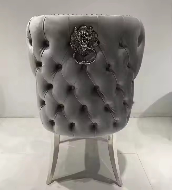 Gris oscuro