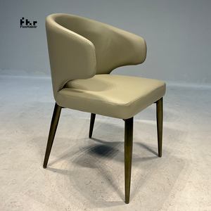 Sillón de Comedor Tapizado en Beige Personalizable con Patas de Bronce Vintage, Venta al Por Mayor para Proyectos Comerciales - Product Image 2