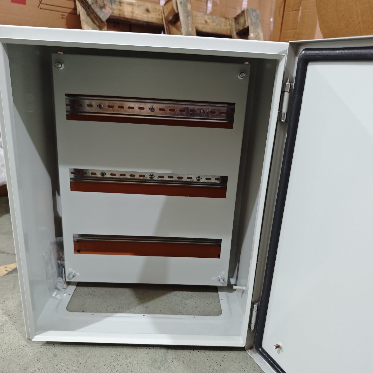Metal Power Distribution Equipment Base Plates and <strong>Guide</strong> Rails for Equipment MCB Box