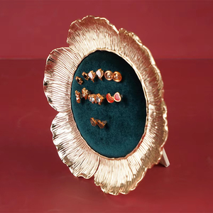 Présentoir à bijoux en métal de style européen, support de rangement pour boucles d'oreilles en flanelle, fourni directement par l'usine - Product Image 3