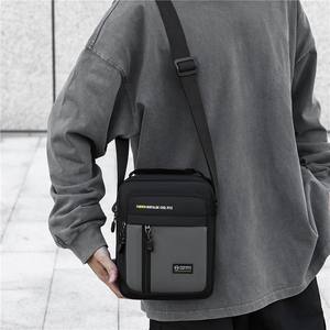 Sac messager homme tendance en tissu Oxford, petit sac bandoulière pour usage quotidien – Gris, Noir, Bleu, Vert – Été 2025 - Product Image 1