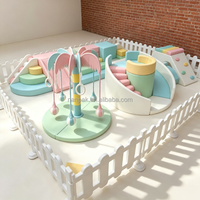 Ensemble de jeux doux Pastel Macaron avec balançoire électrique en forme de palmier et carrousel, piscine à balles pour centre d'activités pour enfants