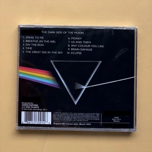 CD Floyd <span class=keywords><strong>The</strong></span> <span class=keywords><strong>Dark</strong></span> <span class=keywords><strong>Side</strong></span> <span class=keywords><strong>of</strong></span> <span class=keywords><strong>the</strong></span> <span class=keywords><strong>Moon</strong></span>. Capolavoro Definitivo del Progressive Rock, l'Iconico Album Concept. - Product Image 2