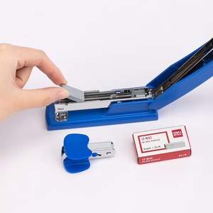 Deli Stapler Set 25 Sheet Capacity Medium Size For Office And Study Use - Product Image 1