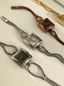 นาฬิกาข้อมือผู้หญิงสไตล์วินเทจ เรียบง่ายและสง่างาม ดีไซน์เฉพาะตัวแบบอินเทรนด์ - Product Image 2