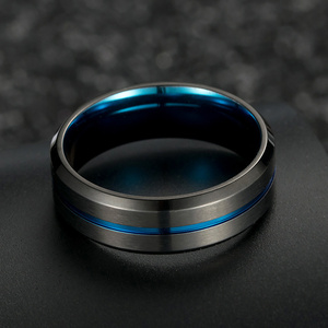 2020 vendita calda all'ingrosso <span class=keywords><strong>anelli</strong></span> creativi occidentali Craft regalo di nozze in acciaio inossidabile alla moda gioielli da <span class=keywords><strong>uomo</strong></span> <span class=keywords><strong>anelli</strong></span> a strisce blu dorato - Product Image 3