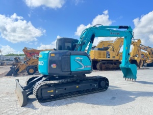 VENTE FLASH Excavatrice Kobelco SK135 d'occasion, pompes de bonne qualité, force de creusement élevée 105kN, prête à être expédiée aujourd'hui - Product Image 3