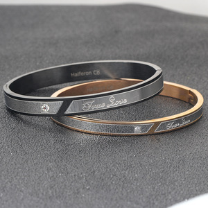 Halferon Co Bracelet bicolore en acier inoxydable or rose avec incrustation de diamants pour femme, bijoux cadeau - Product Image 4