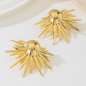 Boucles d'oreilles pendantes à la mode pour filles de style européen américain, conception créative en métal géométrique irrégulière, vente en gros transfrontalière. - Product Image 4