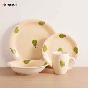 Service de table en porcelaine TRESUN, hôtel-restaurant de luxe, 16 pièces, décor peint à la main avec motif de poires. - Product Image 1