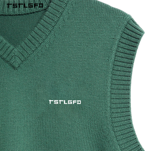 Camiseta sin Mangas Personalizada para Hombre, Cuello en V, Tejido de Punto, Color Verde Oscuro Sólido, Corte Regular, para Marcas de Moda Minimalistas de Marca Privada - Product Image 4