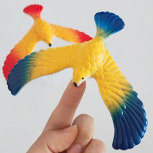 Vente en gros 12cm Balance Eagle Nostalgique Jouets Enfants Puzzle Poupées Nouveau et Unique Balance Oiseau Classique Jouet - Product Image 3