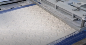 Ligne de moulage de beignets professionnelle certifiée CE, ligne de production de beignets pour usine de beignets - Product Image 3