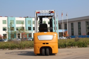 Hoogpresterende 3-wielige elektrische heftruck met contragewicht, kleine elektrische heftruck met CE-certificaat voor binnenlading - Product Image 5