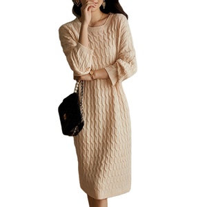 <span class=keywords><strong>Robe</strong></span> en tricot <span class=keywords><strong>mi</strong></span>-<span class=keywords><strong>longue</strong></span> à col ras du cou en pure <span class=keywords><strong>laine</strong></span> - Product Image 1