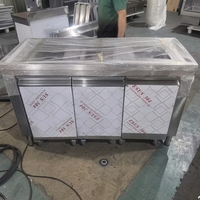 Table de travail en acier inoxydable pour cuisine commerciale avec armoire à porte coulissante, rangement sous étagère, station de préparation robuste pour restaurant