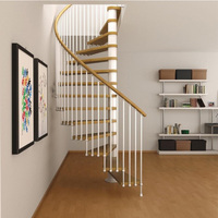Escalier en colimaçon minimaliste Prima, escalier rotatif sur mesure avec garde-corps en verre pour la décoration intérieure de villa
