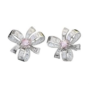 Orecchini E1786 in Oro Bianco con Diamanti Taglio Baguette, Centro Rosa Fantasia, Gioielli Romantici da Sposa per Donna - Product Image 1