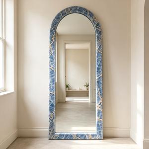 Grand miroir <span class=keywords><strong>sur</strong></span> pied à bord ondulé avec cadre <span class=keywords><strong>en</strong></span> marbre Calacatta Viola et onyx bleu, miroir arqué <span class=keywords><strong>en</strong></span> marbre - Product Image 1