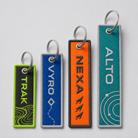 Porte-clés en tissu brodé avec logo personnalisé contrastant néon, avec double anneau ou œillet, pour sacs streetwear, événements et promotions