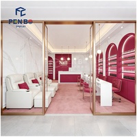 Ensemble de mobilier élégant rose et blanc pour salon de manucure, chaise et table de manucure, design intérieur personnalisé pour studio de manucure et boutique de nail art, fourni directement par l'usine.