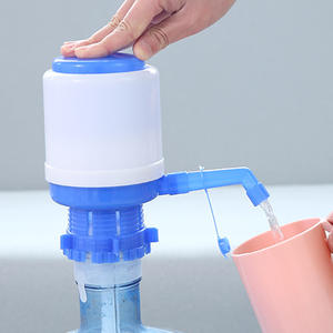 Pompe à eau portable manuelle en plastique pour usage domestique, taille moyenne, arrêt à un bouton, facile à utiliser - Product Image 2